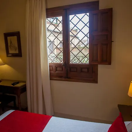 فندق ألفونسو السادس 4*